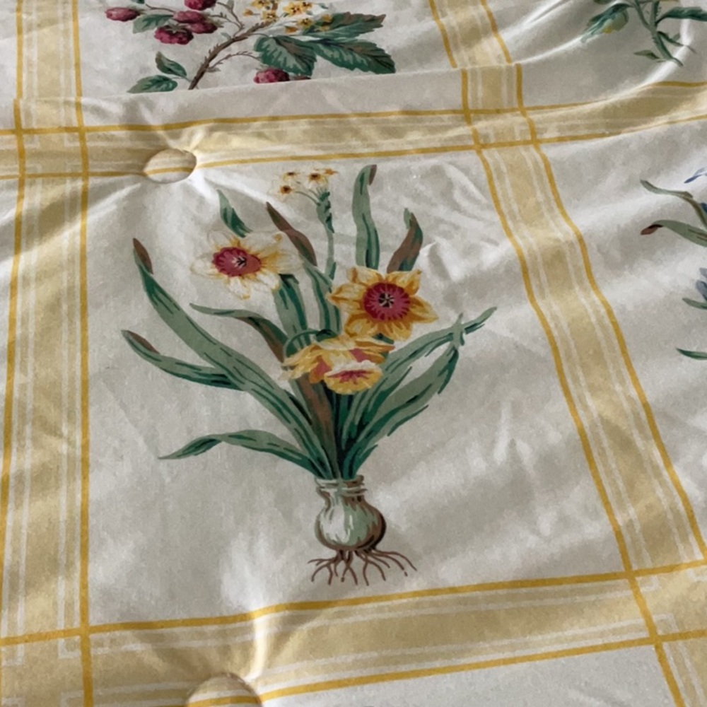 Vintage Liz Claiborne ‘Full Bloom’ comforter. Queen. Very nice. - Picture 5 of 16